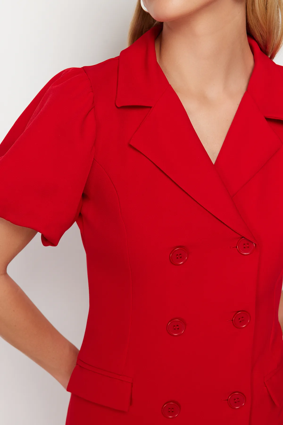 Trendyol Collection  Rotes, gewebtes Minikleid mit Ballonärmeln und Jackendetail TWOSS24EL00641