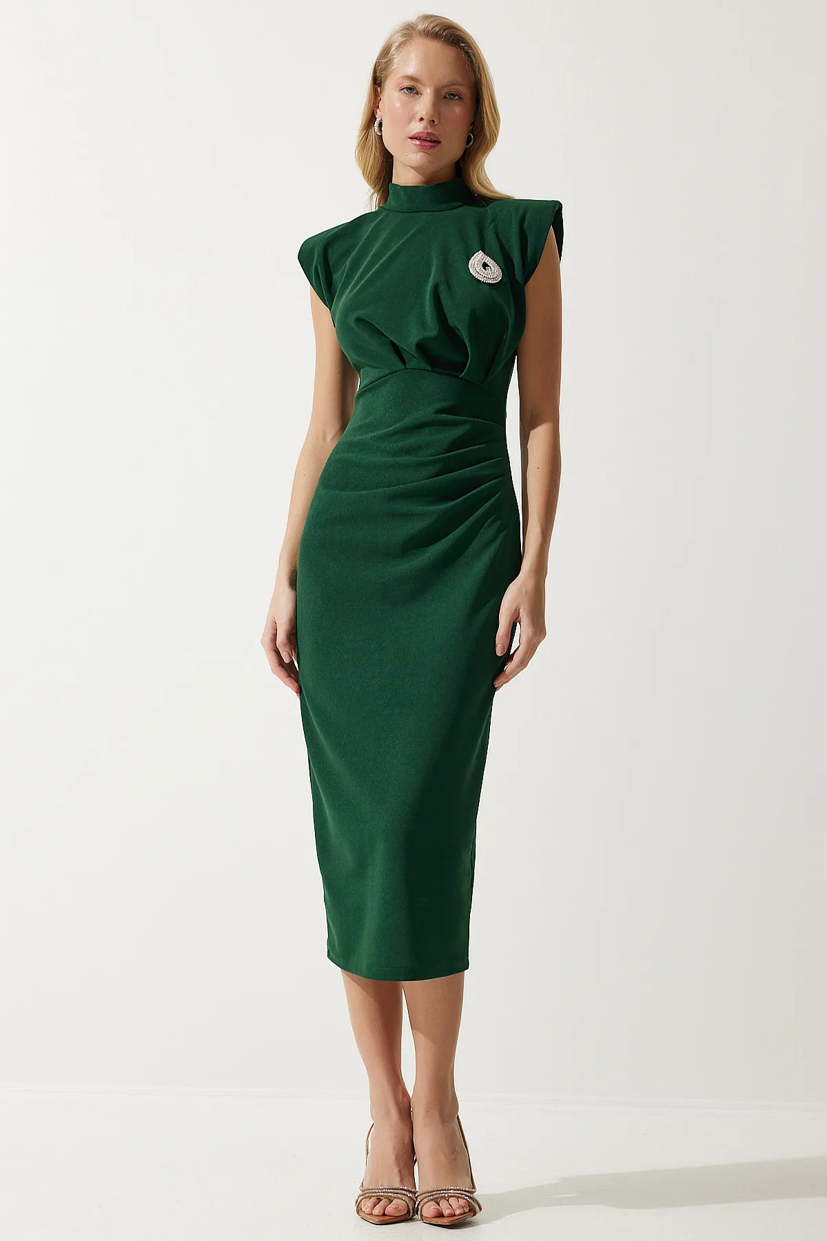 Happiness İstanbul  Stilvolles Wickel-Strickkleid mit Brosche und Kordelzug in Smaragdgrün für Damen DE00029