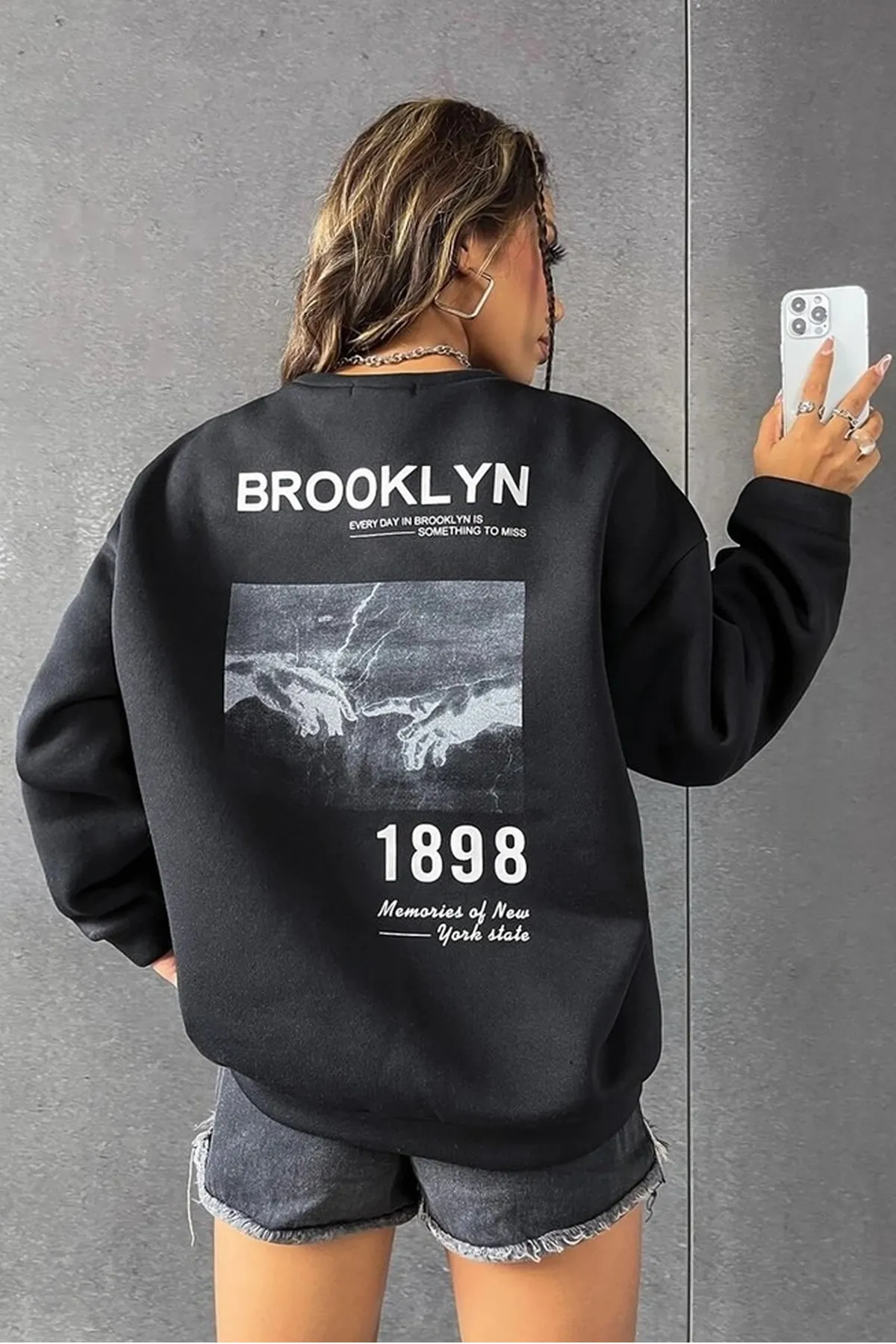 MODAGEN  Schwarzes, bedrucktes Oversize-Sweatshirt „Brooklyn 1898“ mit Rundhalsausschnitt