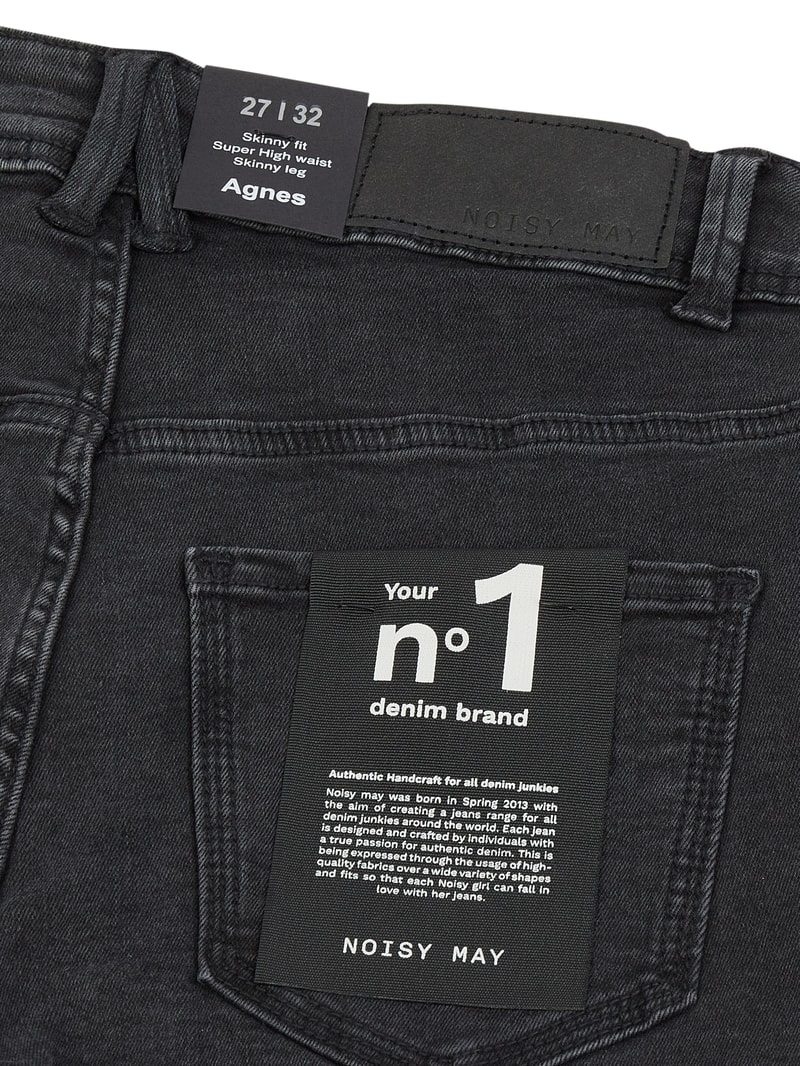 Super Skinny Fit High Waist Jeans mit Stretch-Anteil in schwarz