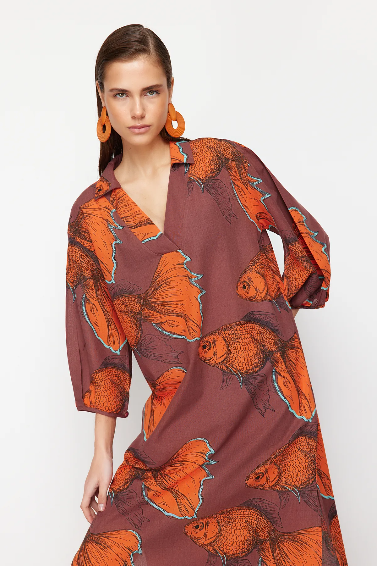 Trendyol Collection  Gewebtes Midi-Strandkleid mit weiter Passform und Animalprint TBESS22EL0009