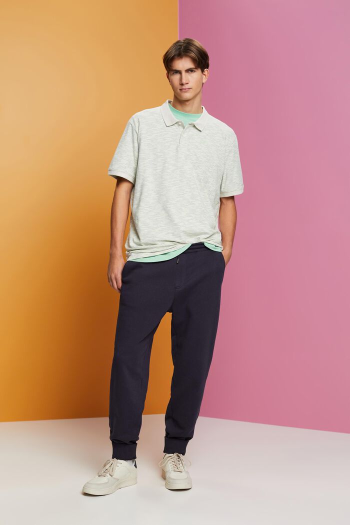 Meliertes Poloshirt mit feinen Streifen
