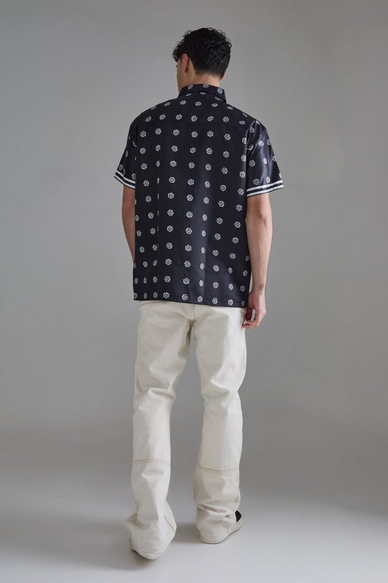 Oversize Satin-Hemd mit kurzen Ärmeln