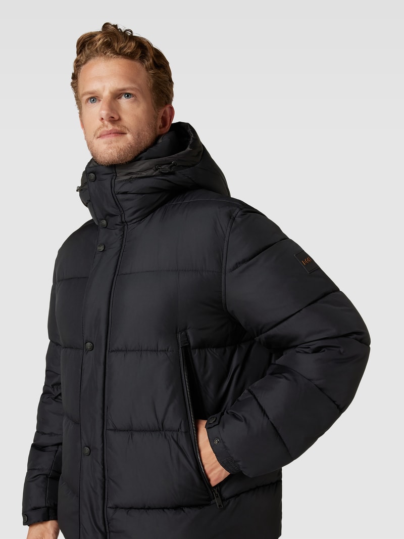 Winterjacke mit Kapuze in schwarz