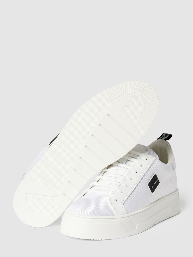 Sneaker mit Label-Details Modell 'PLAKETTE' in weiß