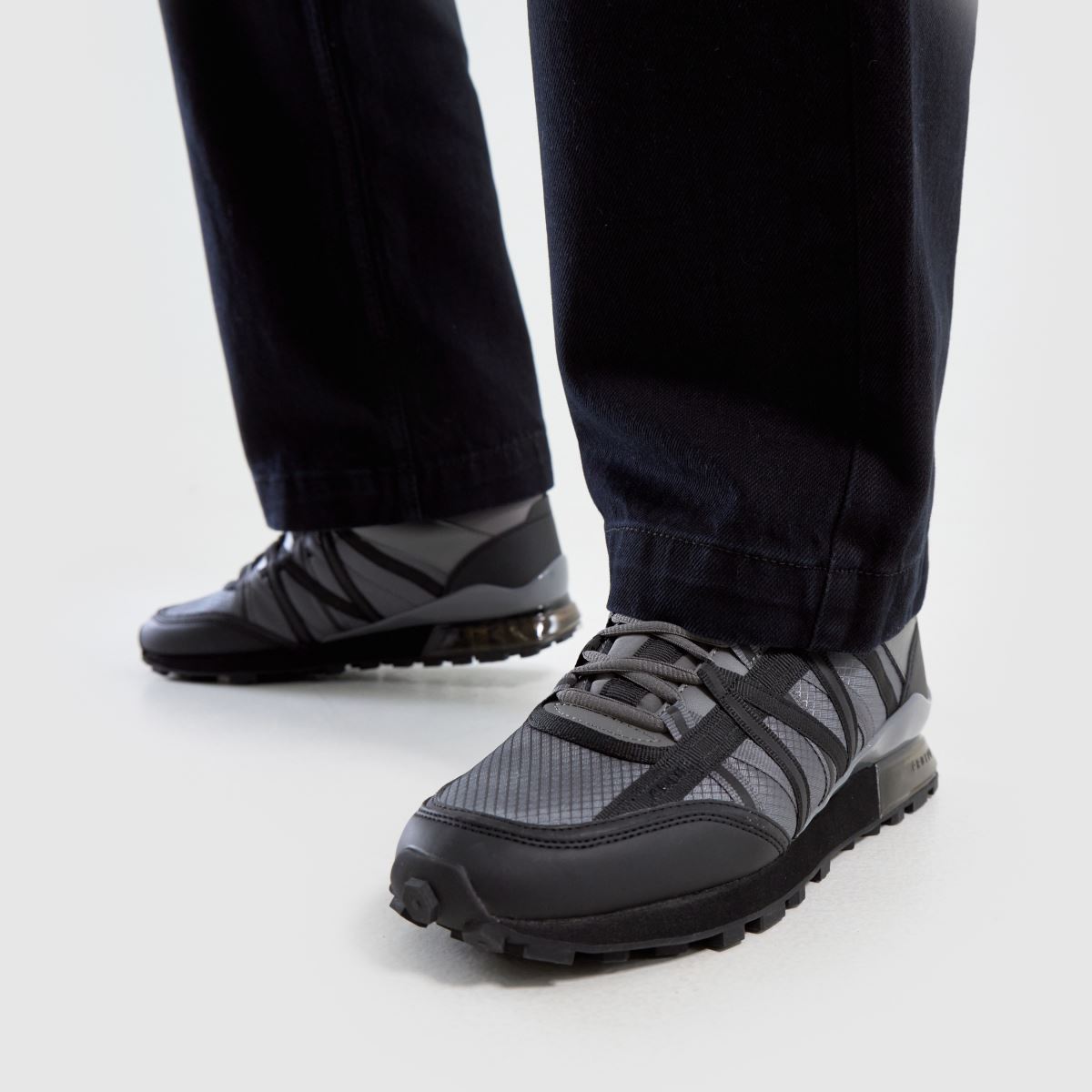 Cruyff Fearia-sneakers i grått och svart