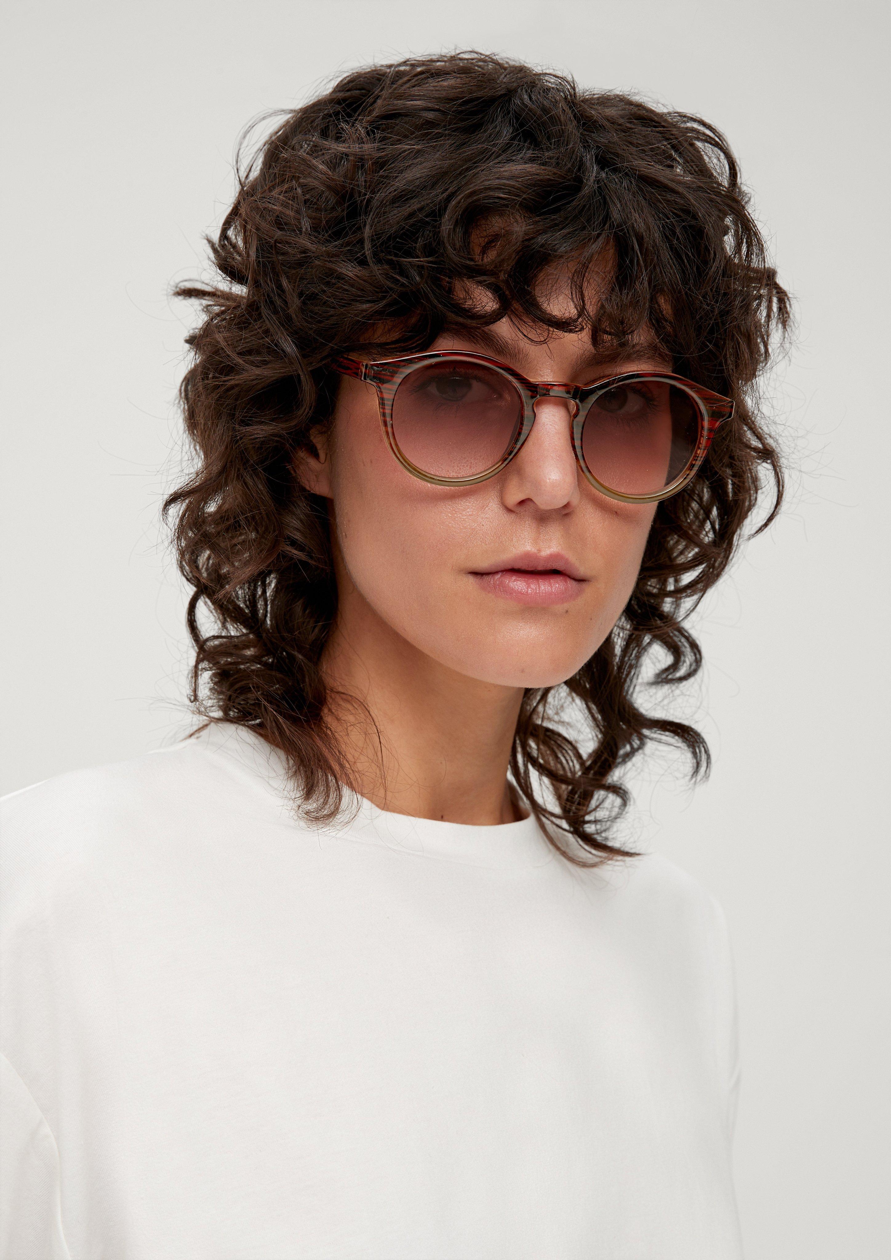 Sonnenbrille mit breiter Fassung  6008465-750