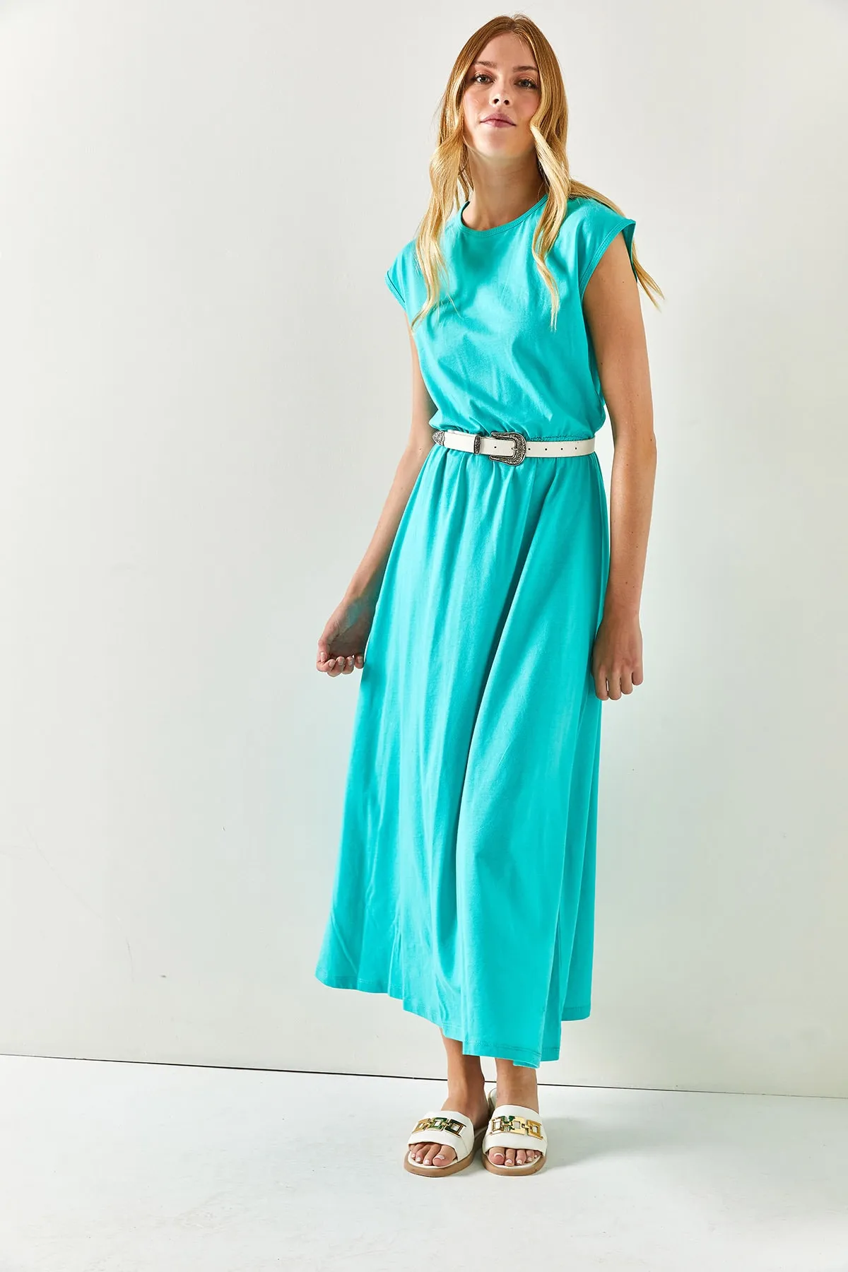 Olalook  Grünes Damenkleid aus gekämmter Baumwolle mit elastischem Bund und Fledermausärmeln ELB-19001509
