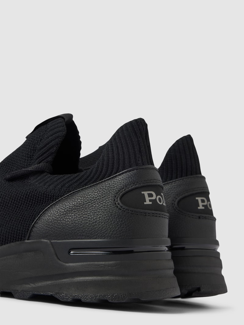 Sneaker mit Schnürverschluss in schwarz