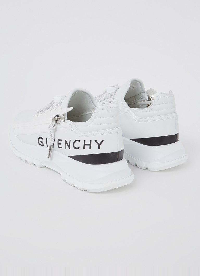 Givenchyn Specter Runner -lenkkarit vasikannahkaa