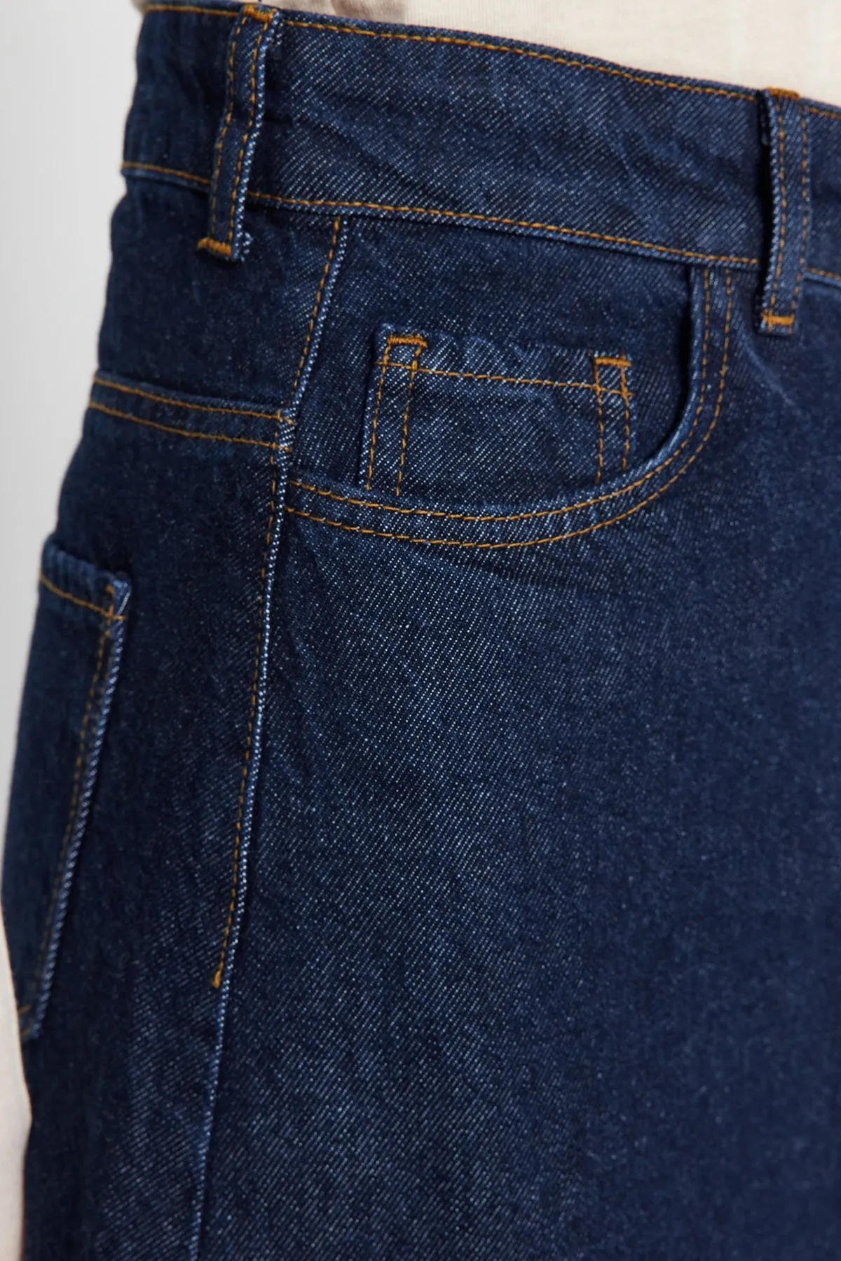 Trendyol Modest  Indigoblauer Jeansrock mit A-Form-Nähten und Detail TCTAW24EE00001