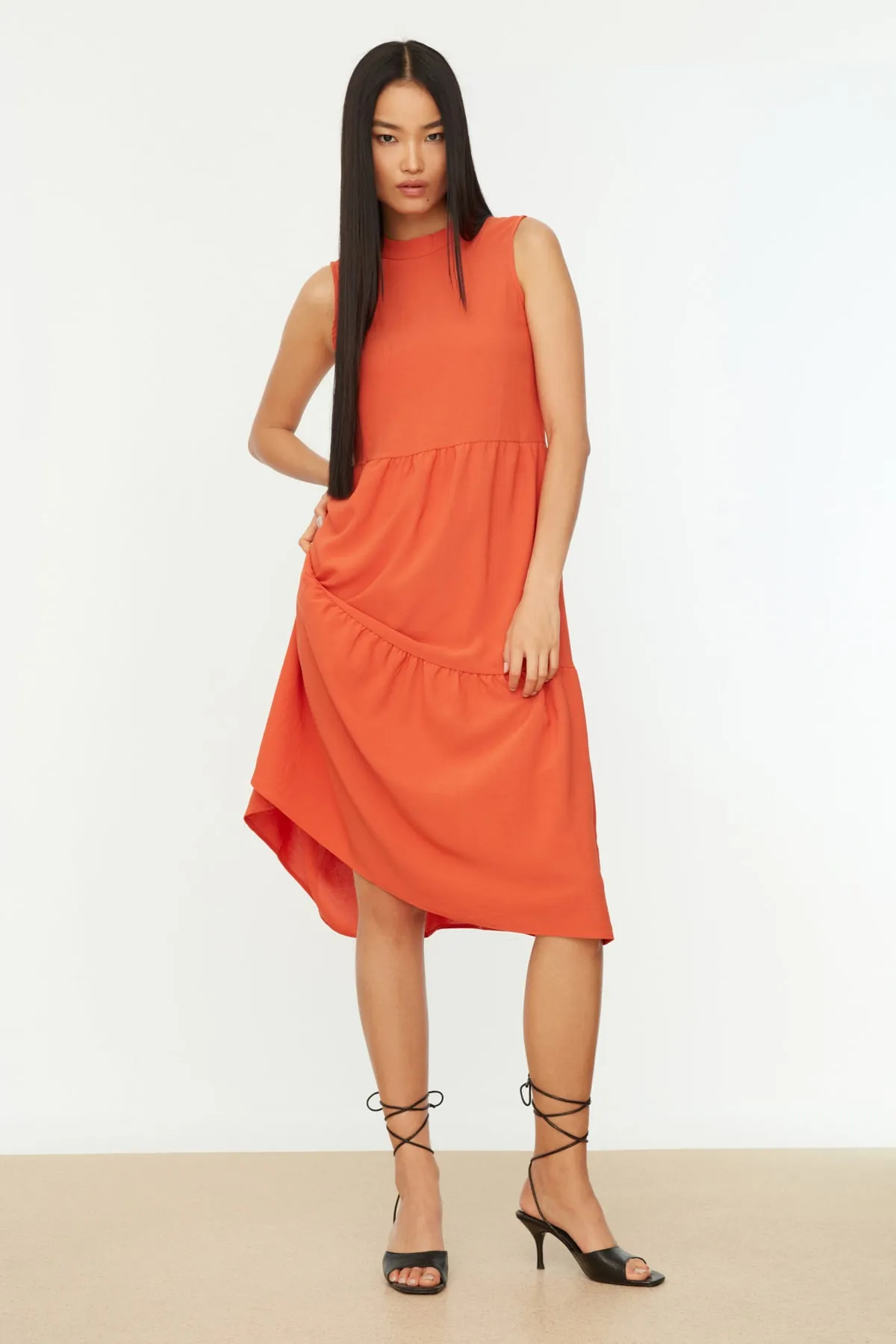 Trendyol Collection  Orangefarbenes, gerade geschnittenes Midi-Webkleid mit Stehkragen TWOSS20EL1864