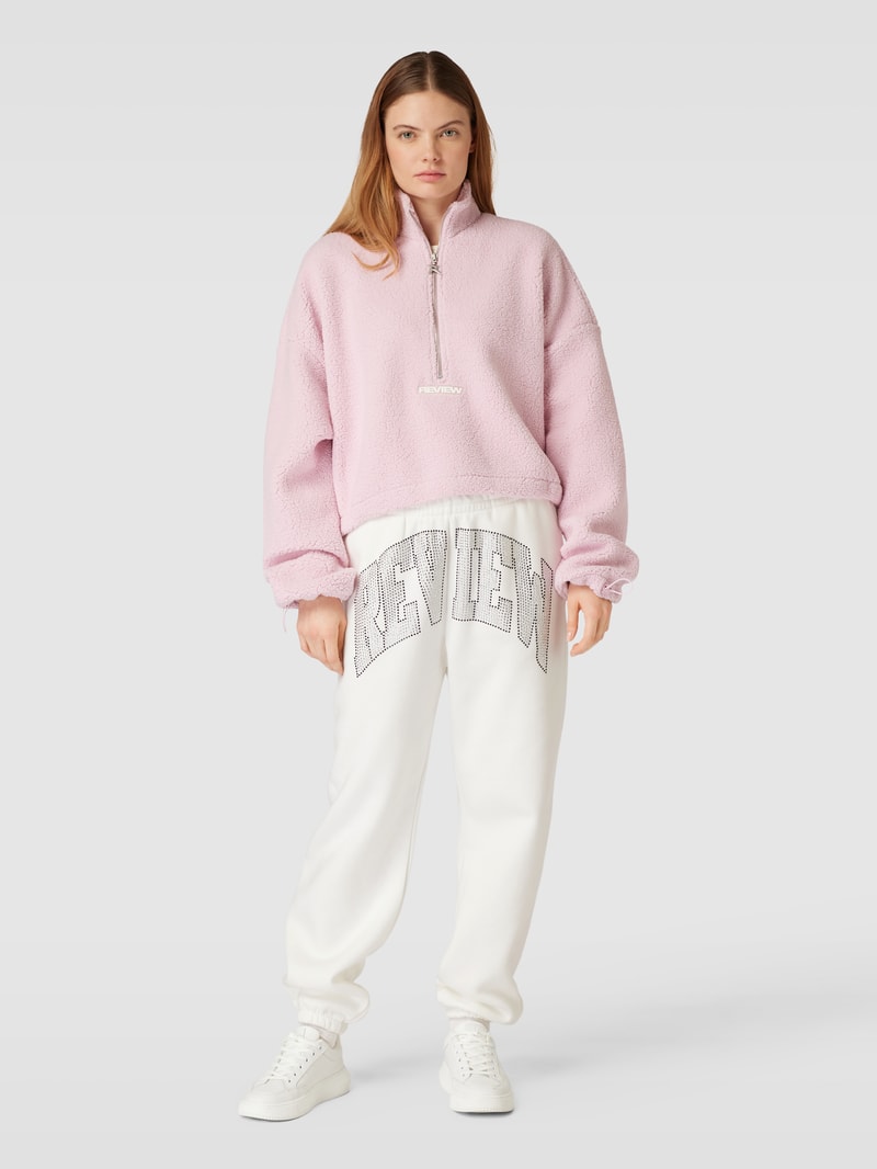 Sweatpants mit Strasssteinbesatz in offwhite