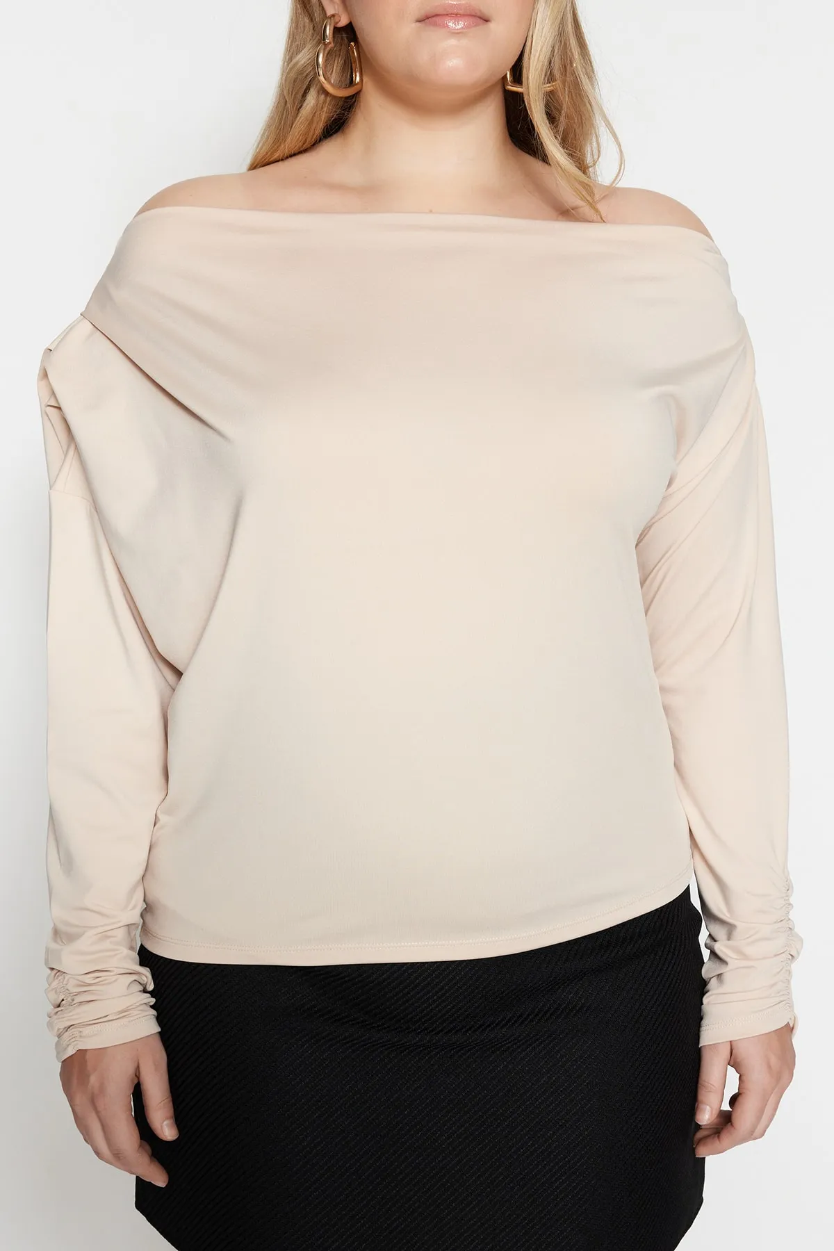 Trendyol Curve  Stone Scuba Shoulder Detaillierte, flexible Strickbluse TBBAW23AF00010