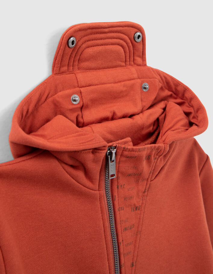 Cardigan brique avec visière sur capuche garçon