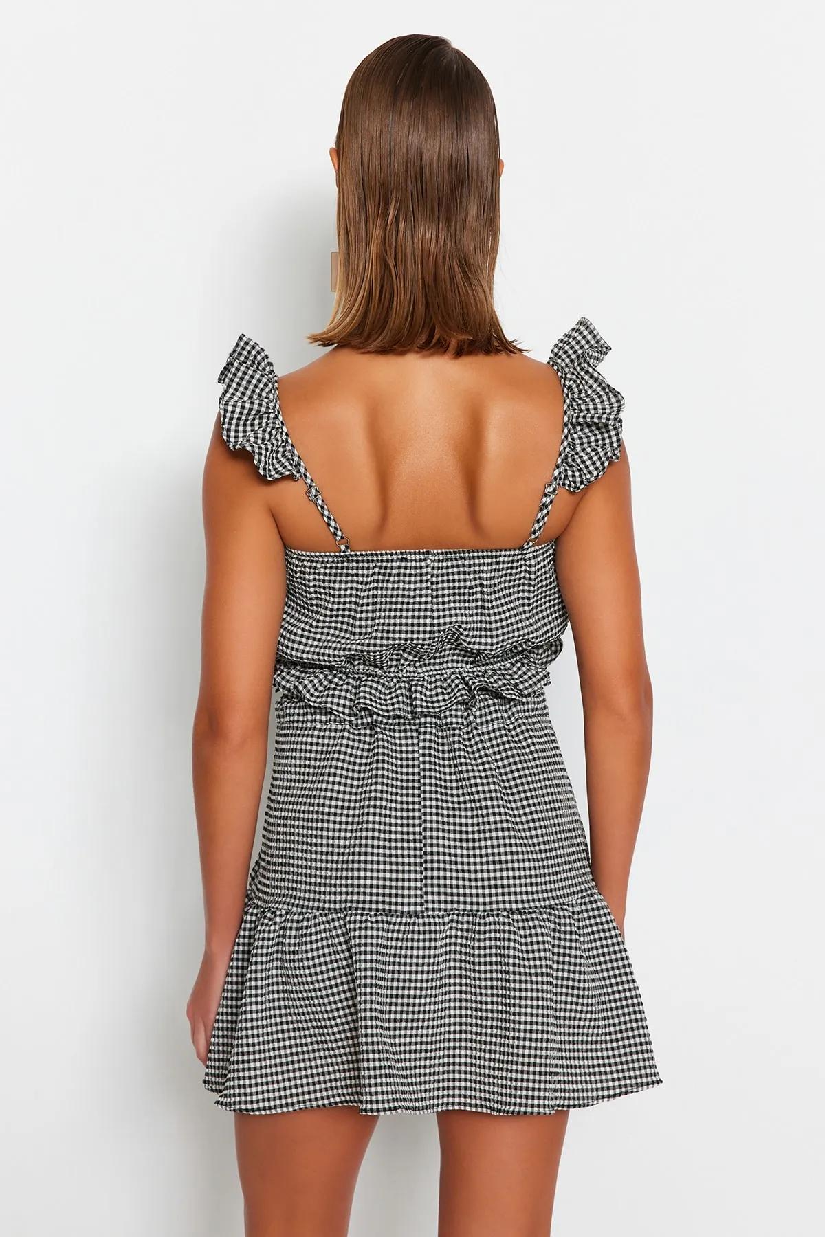 Trendyol Collection  Blusen-Rock-Set mit gewebten Rüschen und Gingham-Struktur TBESS23AU00160