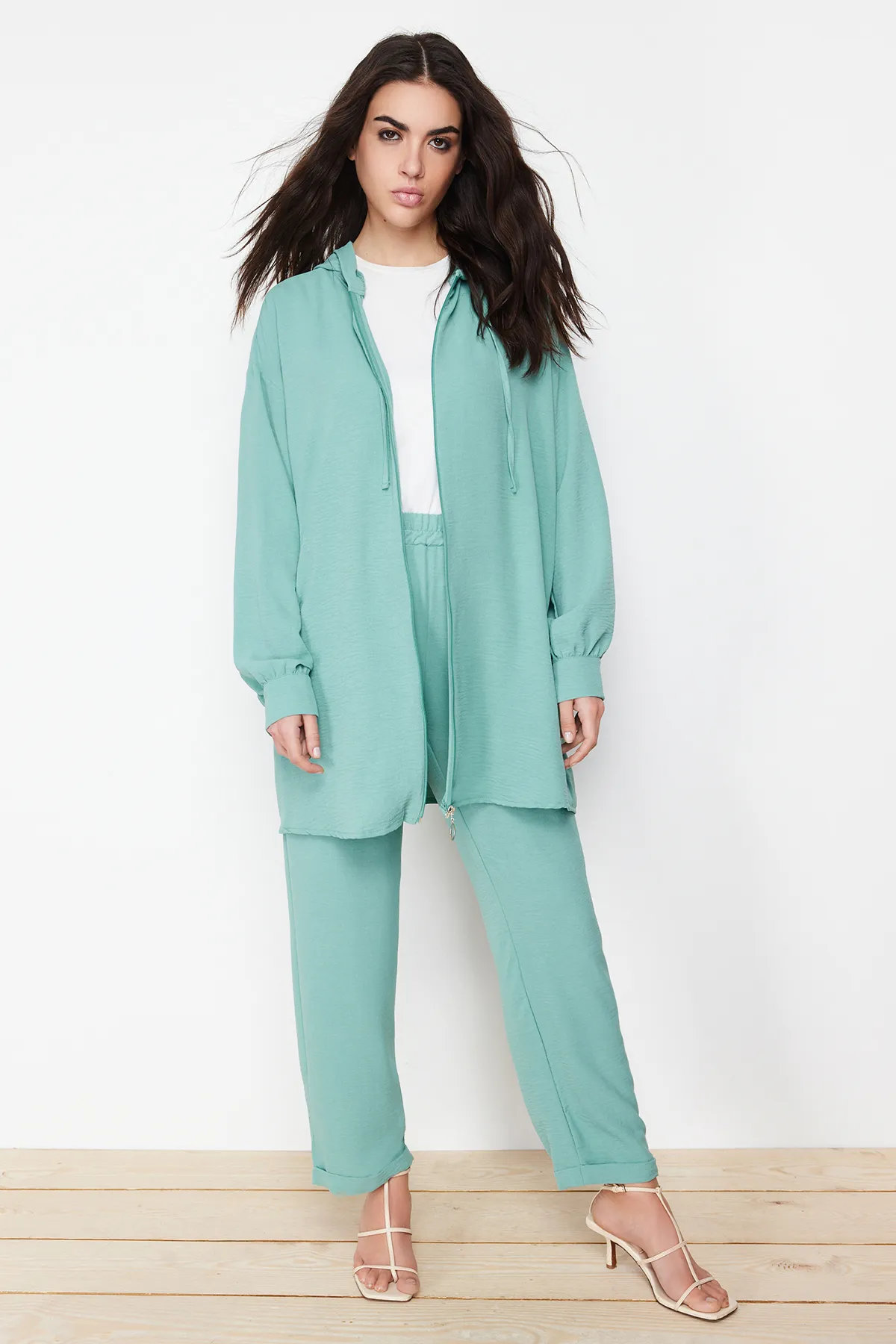 Trendyol Modest  Mintgrünes Rüschen-Detail-Set aus gewebtem Aerobin-Unterteil und Obermaterial TCTSS24US00026