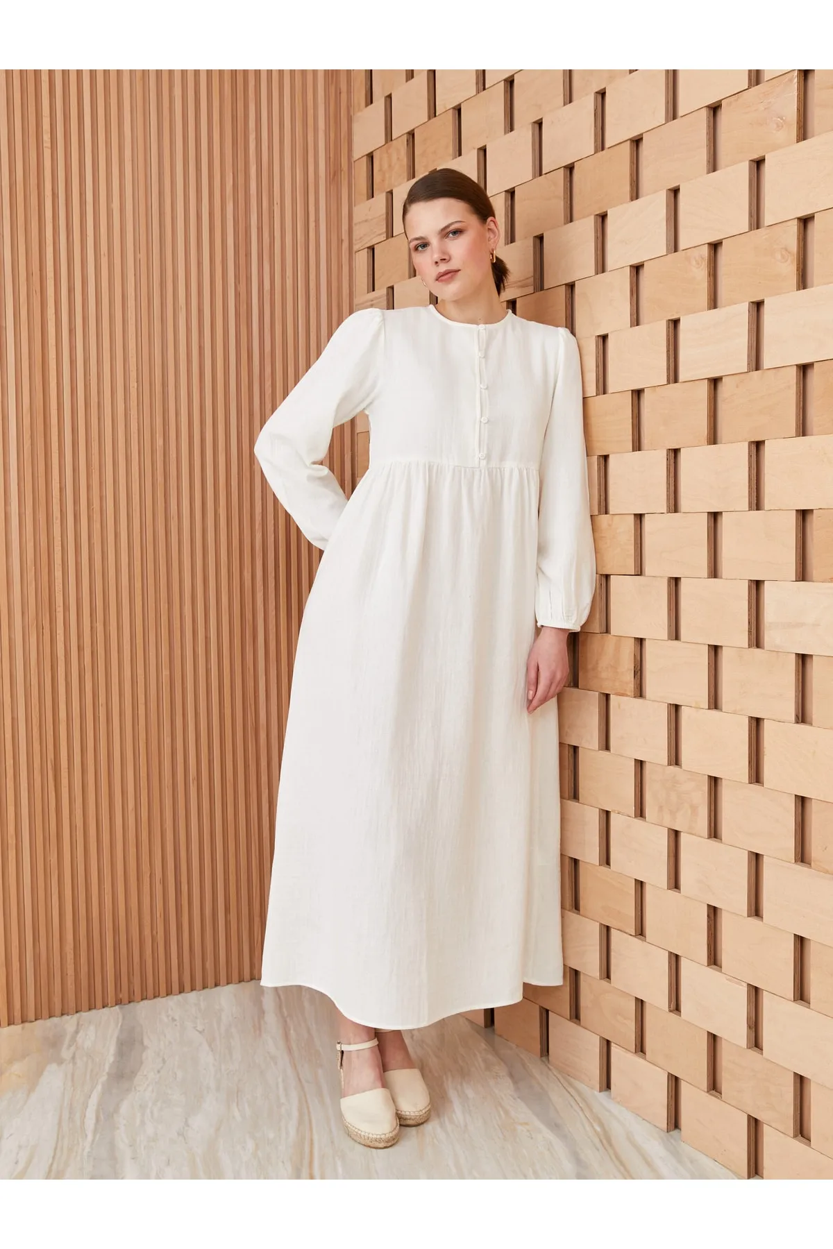 LC Waikiki  Gerades, langärmliges Damenkleid mit Rundhalsausschnitt