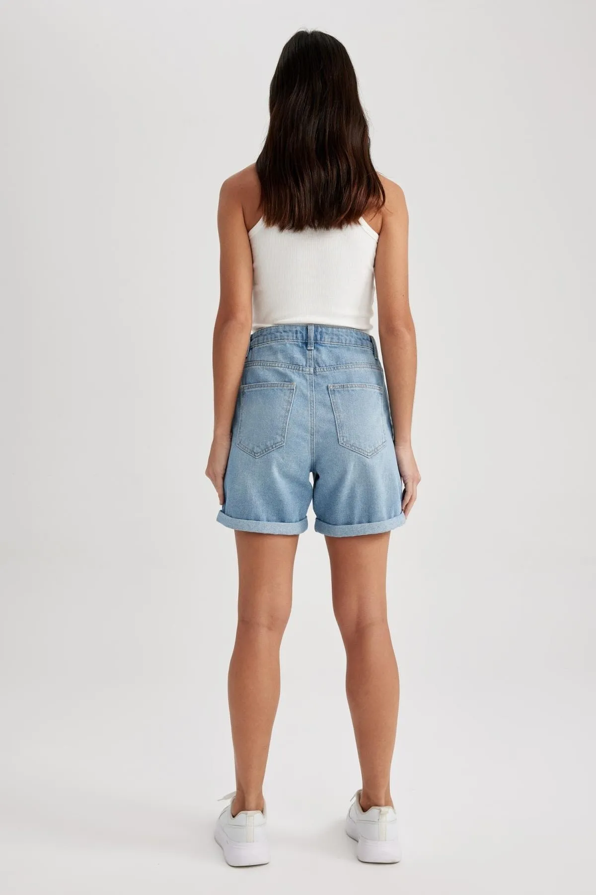 DeFacto  Boyfriend-Jeansshorts mit normaler Taille und umgeschlagenem Bein A2690ax23sm