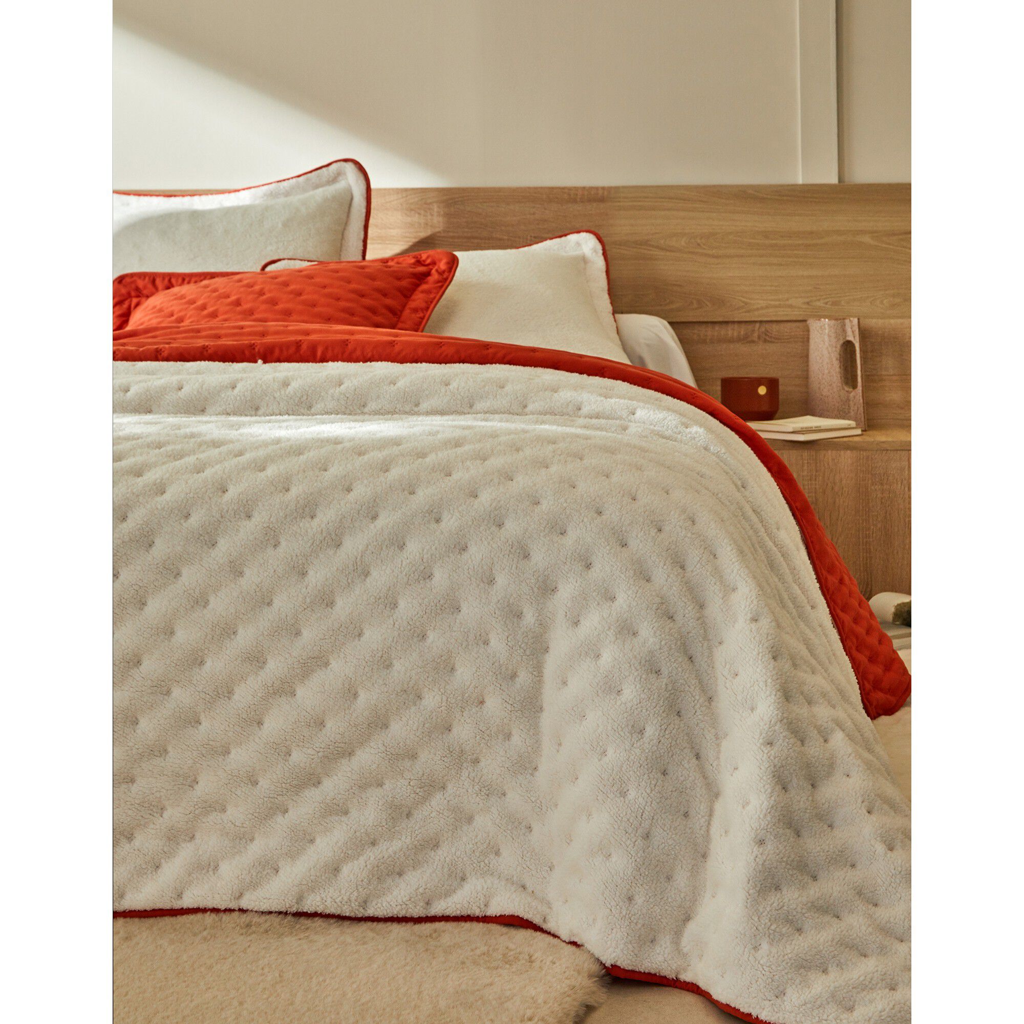 Couvre-lit réversible microfibre matelassée/sherpa