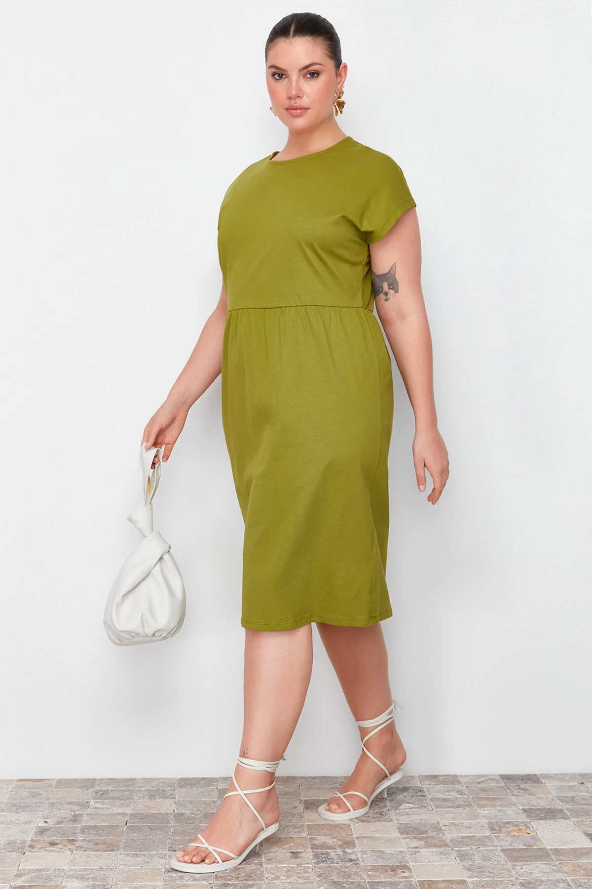Trendyol Curve  Khakifarbenes Midi-Strickkleid TBSSS24AH00159