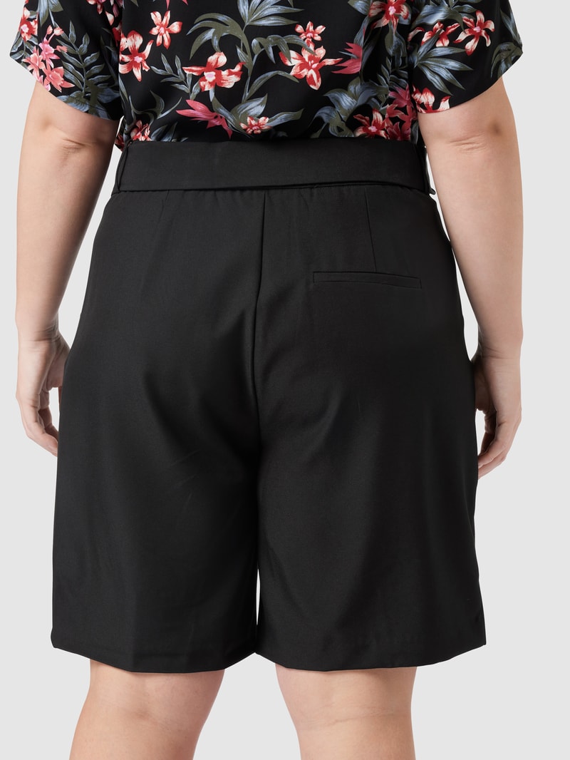 PLUS SIZE Chino-Shorts mit Bundfalten in schwarz