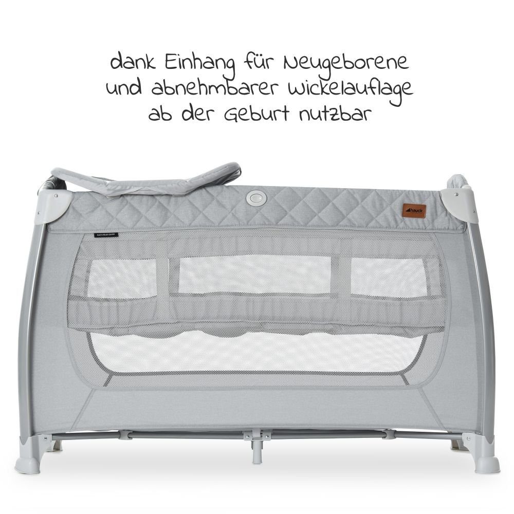 Hauck Baby-Reisebett Play'n Relax Center - Quilted Grey, 7-tlg., mit Matratze, Moskitonetz, Neugeborenen-Einsatz, Wickelauflage