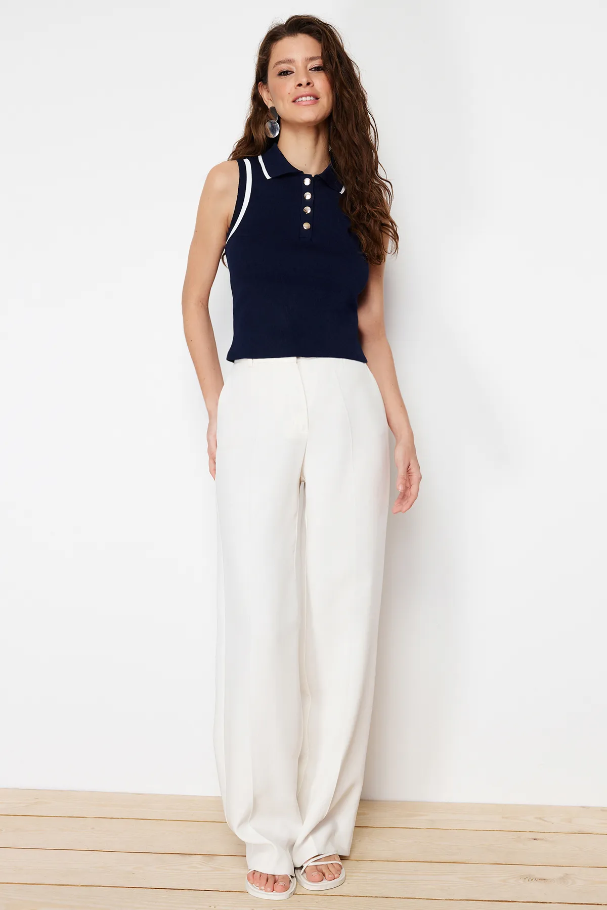 Trendyol Collection  Marineblaue Rollkragen-Strickbluse mit Rollkragen TWOSS24BZ00244