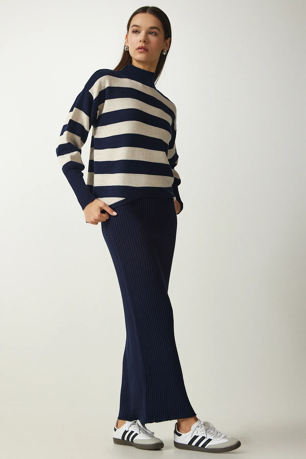 Happiness İstanbul  Marineblau gestreifter Pulloverkleid-Strickanzug für Damen KG00008