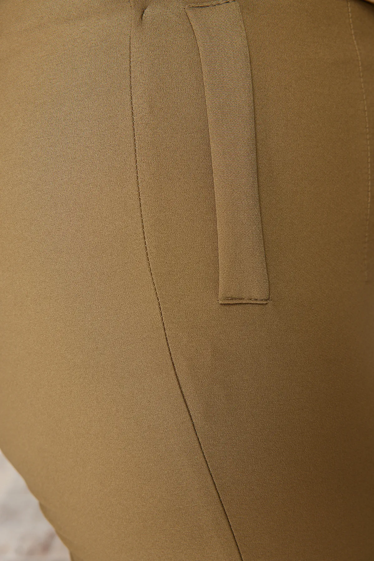 Trendyol Curve  Khakifarbene Zigarettenhose aus Webstoff TBBAW23AR00015