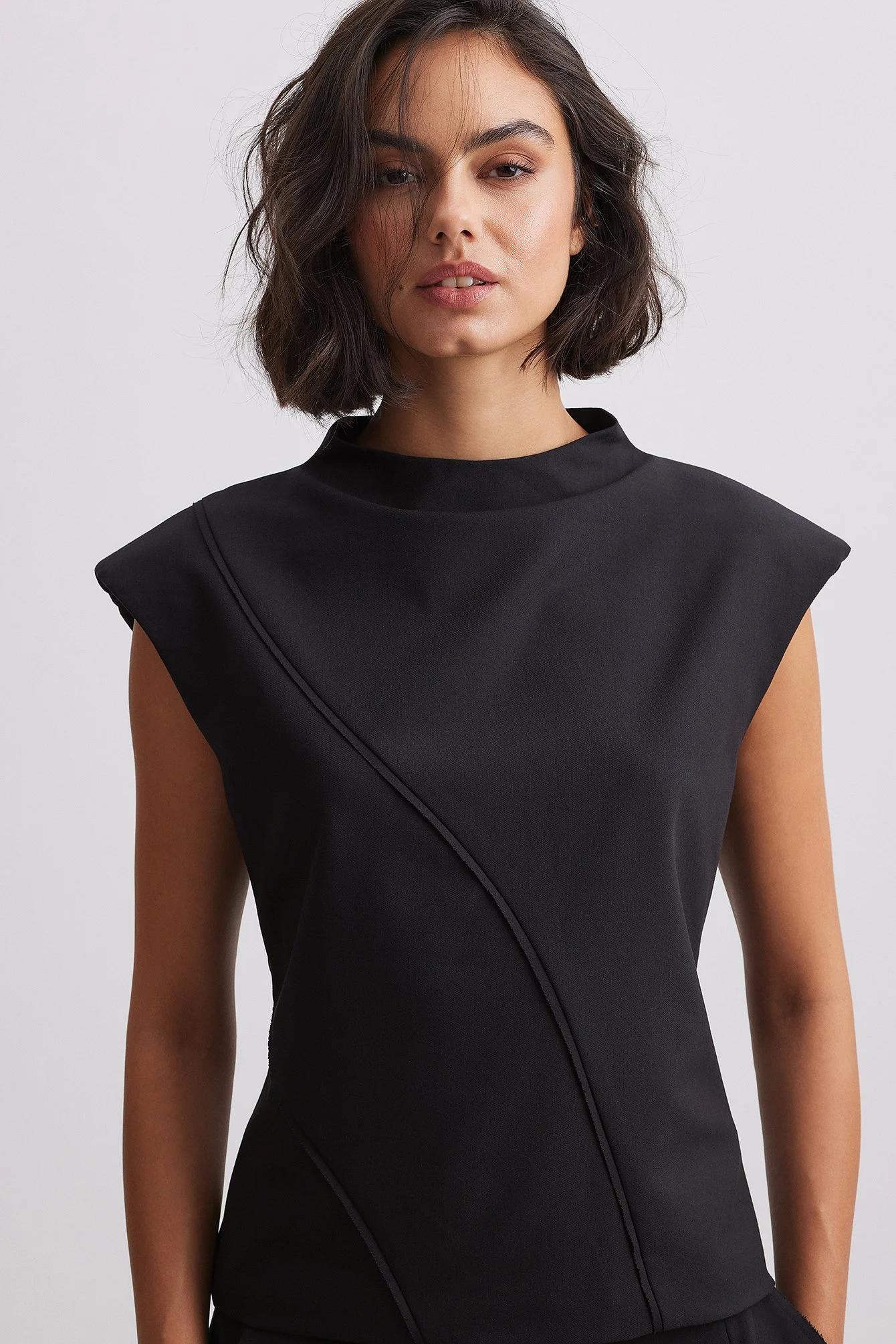 Rohes gewelltes Top