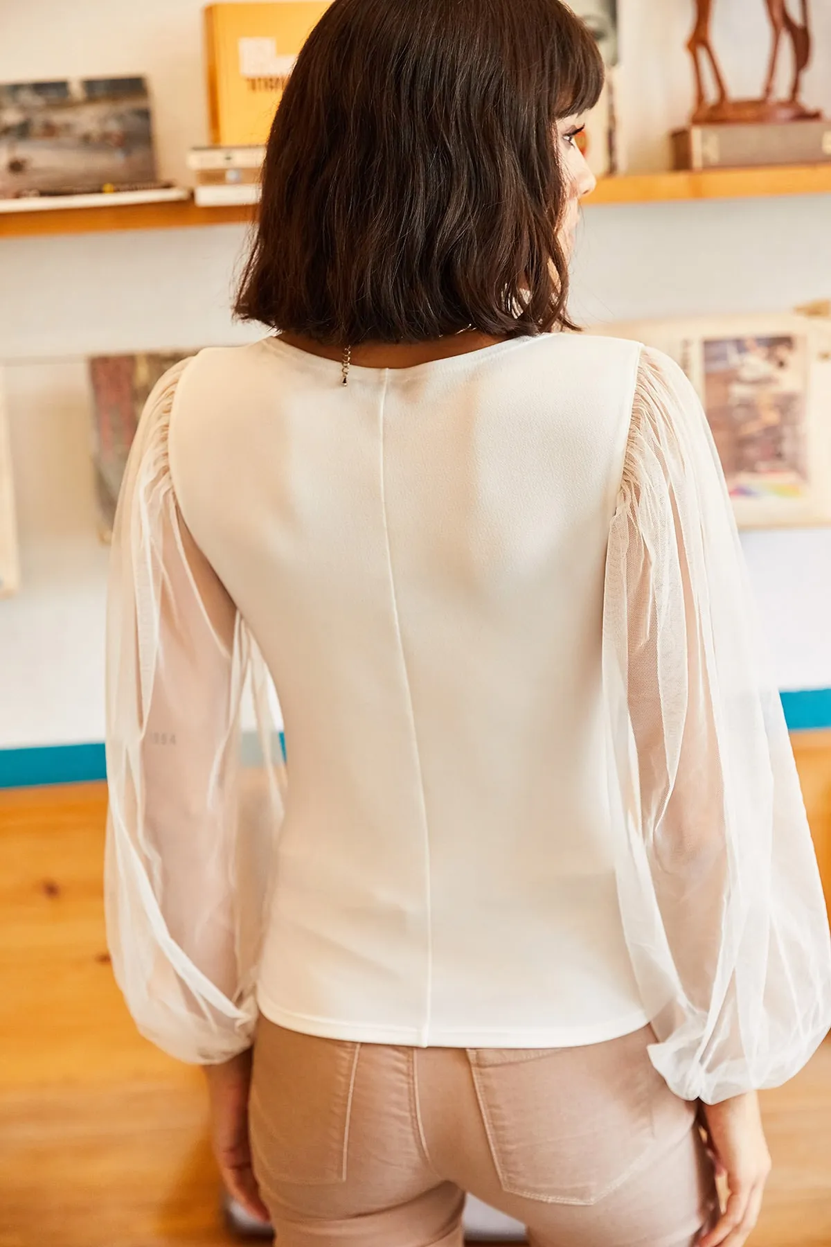 Olalook  Ecru-Ärmel-Tüll-Strickbluse für Damen mit V-Ausschnitt BLZ-19001192
