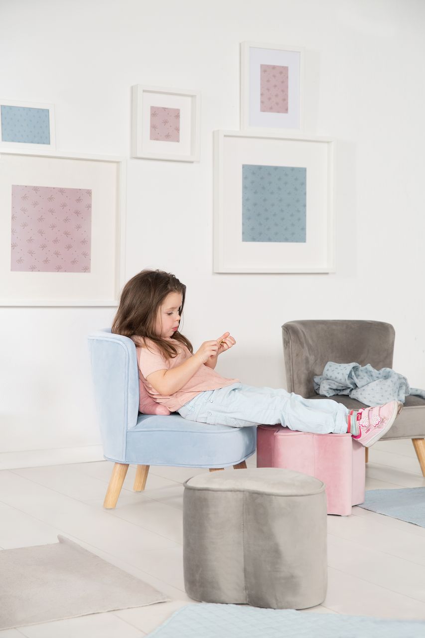 Roba Kindersessel „Lil Sofa“, bequemer Sessel mit stabilen Holzfüßen und Samtstoff in Sky/Hellblau