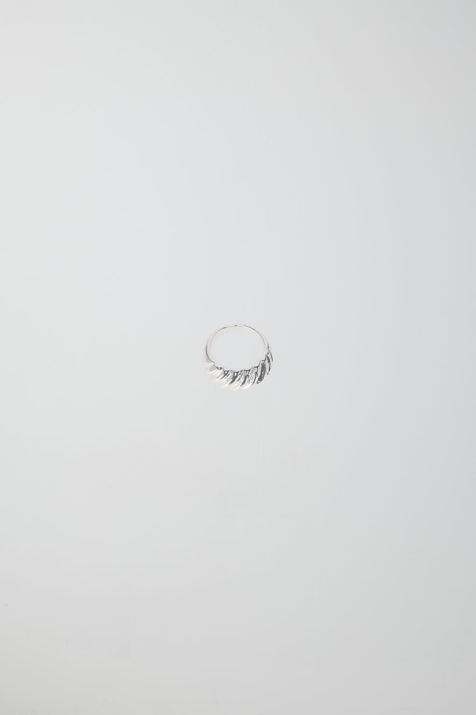 Croissant ring