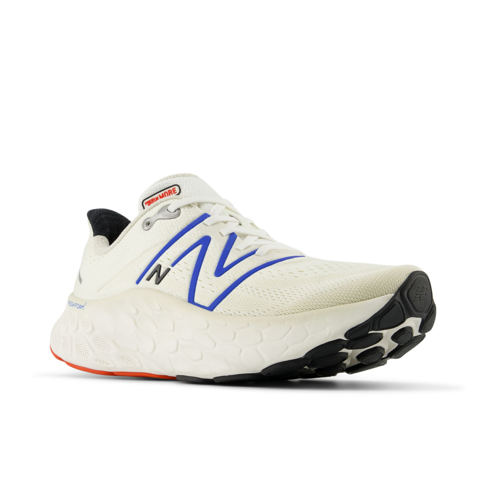 New Balance Fresh Foam X More v4 MMORCE4 / weiss