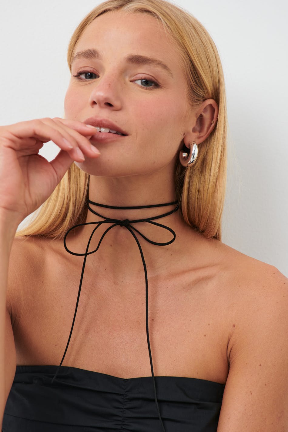 Strap necklace