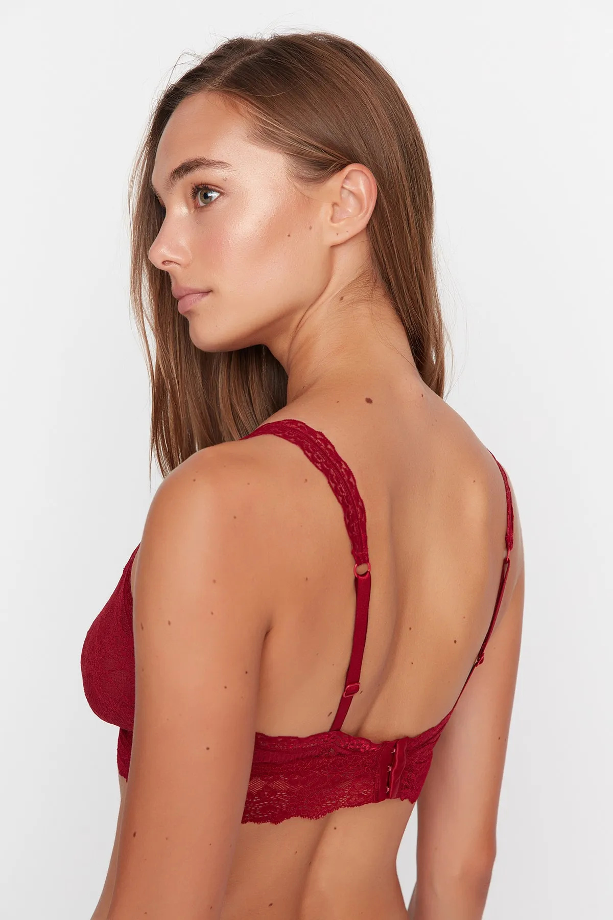 Trendyol Collection  Burgunderroter, kappenloser Bralette-Strick-BH aus Spitze THMAW23SU00107