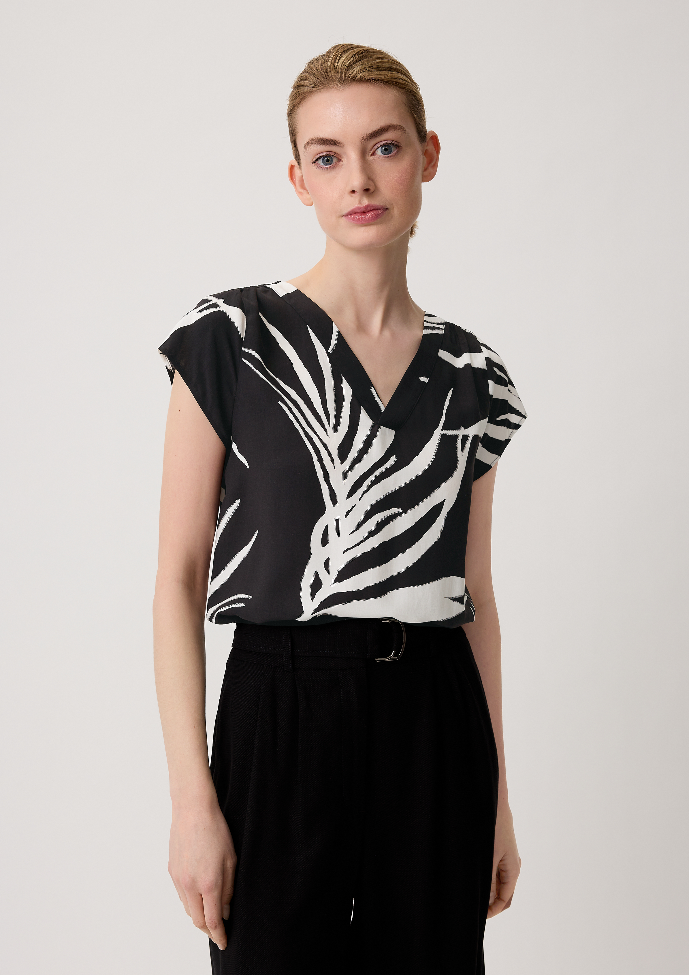 Viskosebluse mit Raffung - schwarz