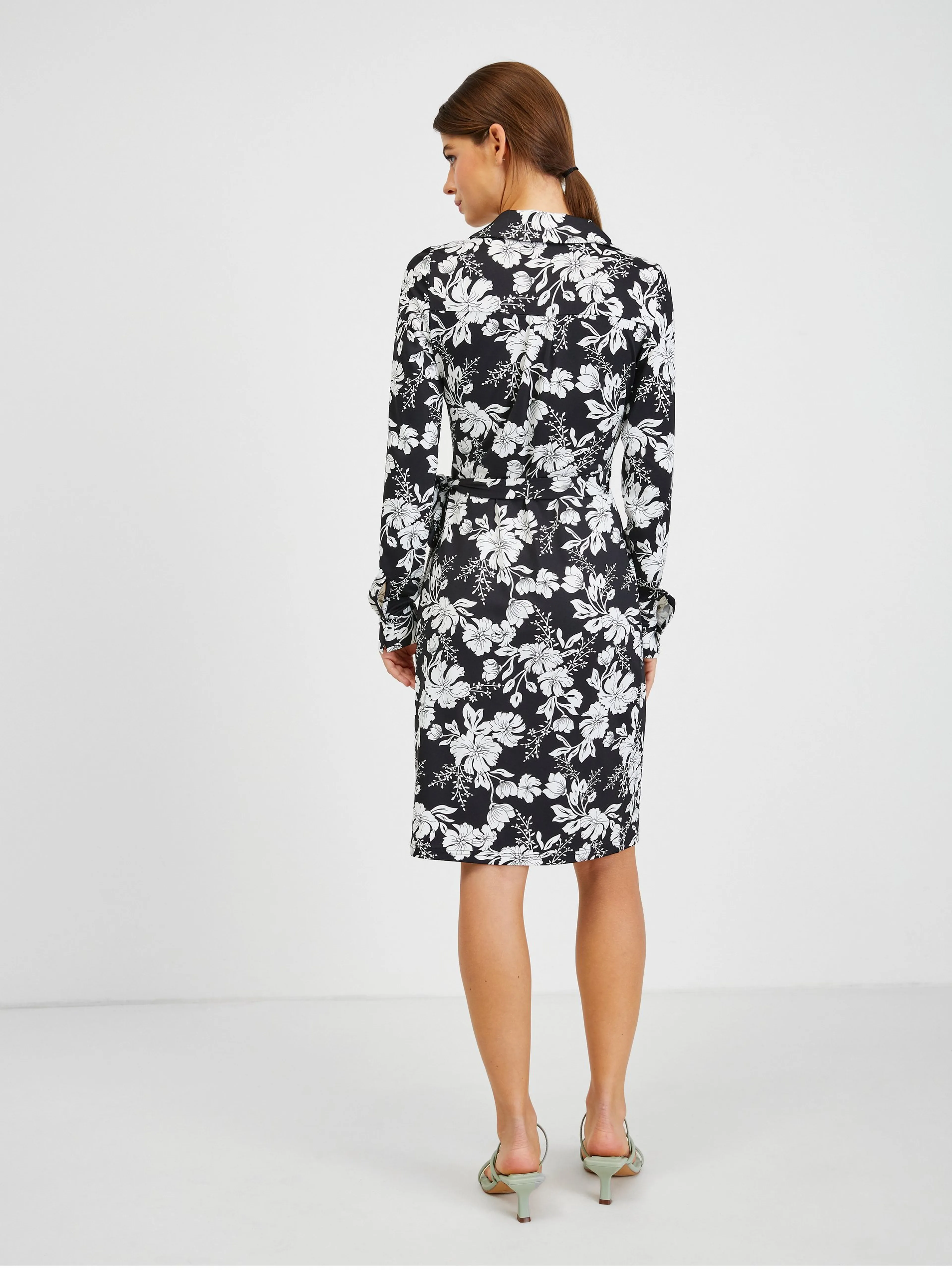 Weißes und schwarzes Damen-Blumenkleid ORSAY