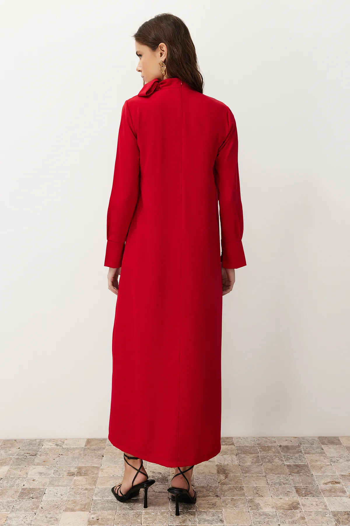 Trendyol Modest  Burgunderfarbenes, gürtelloses, ungefüttertes Hijab-Kleid aus Frotteeviskose mit schlichtem Webmuster TCTSS23EB00283