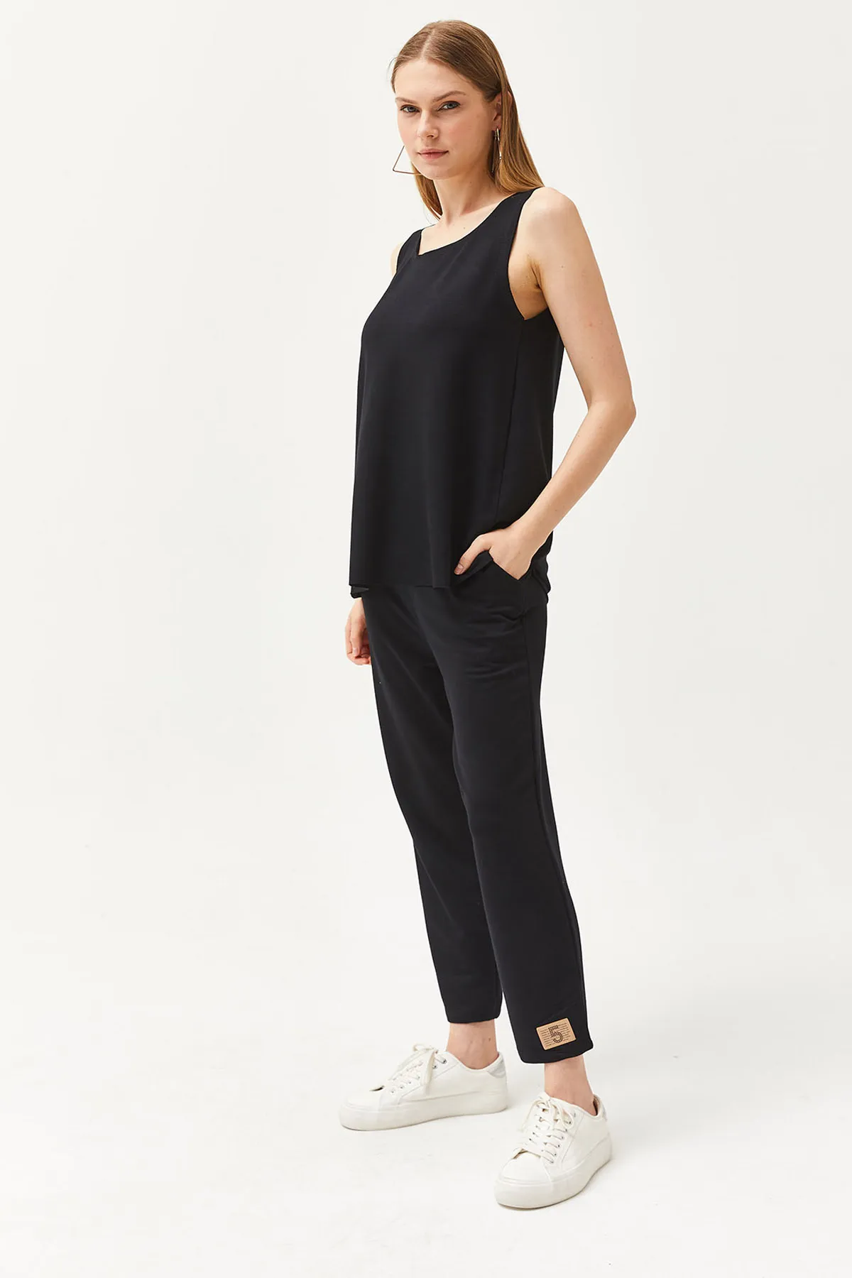 Olalook  Schwarze ärmellose, lockere Bluse für Damen mit Kristallen, Oberteil und TKM-19000271