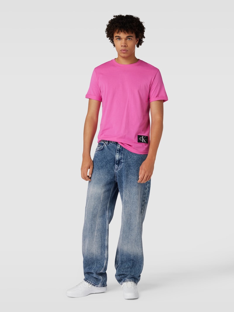 T-Shirt mit Label-Patch in pink