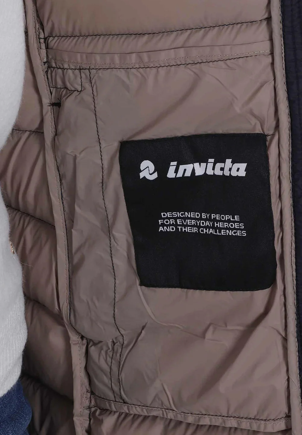 Abrigo de invierno INVICTA