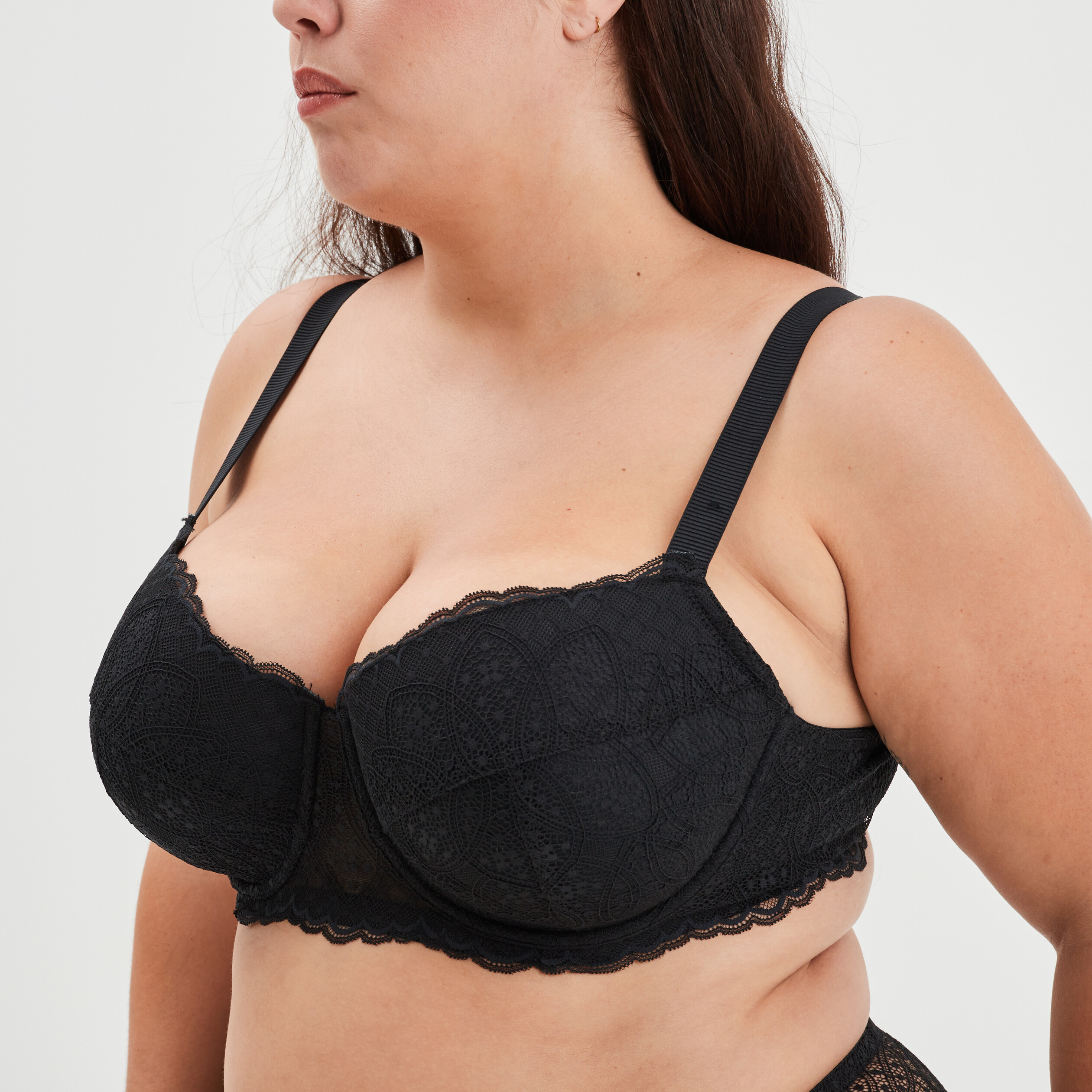 Soutien-gorge emboîtant à dentelle Izzie noir femme grande taille | La Halle