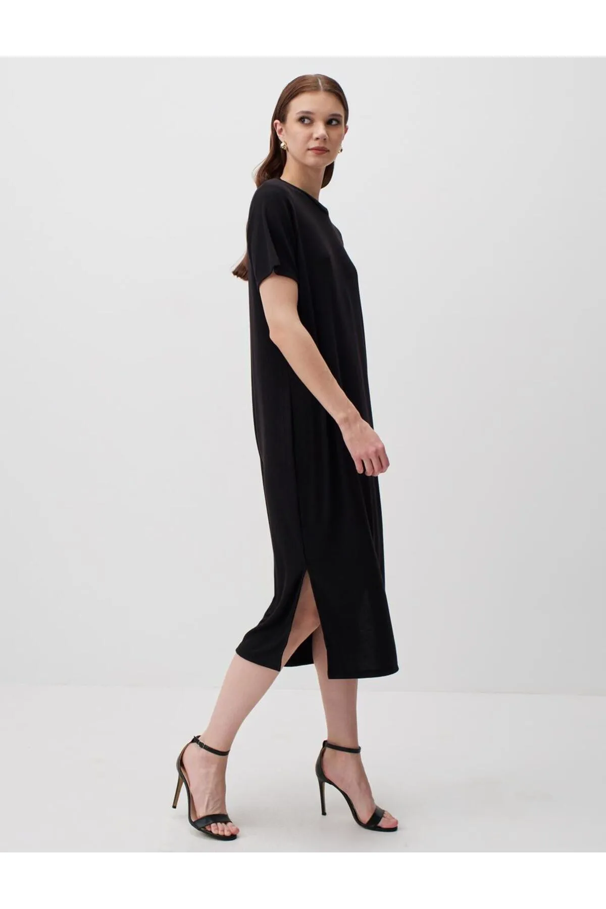Jimmy Key  Schwarzes, gerade geschnittenes, kurzärmliges Strickkleid mit Rundhalsausschnitt