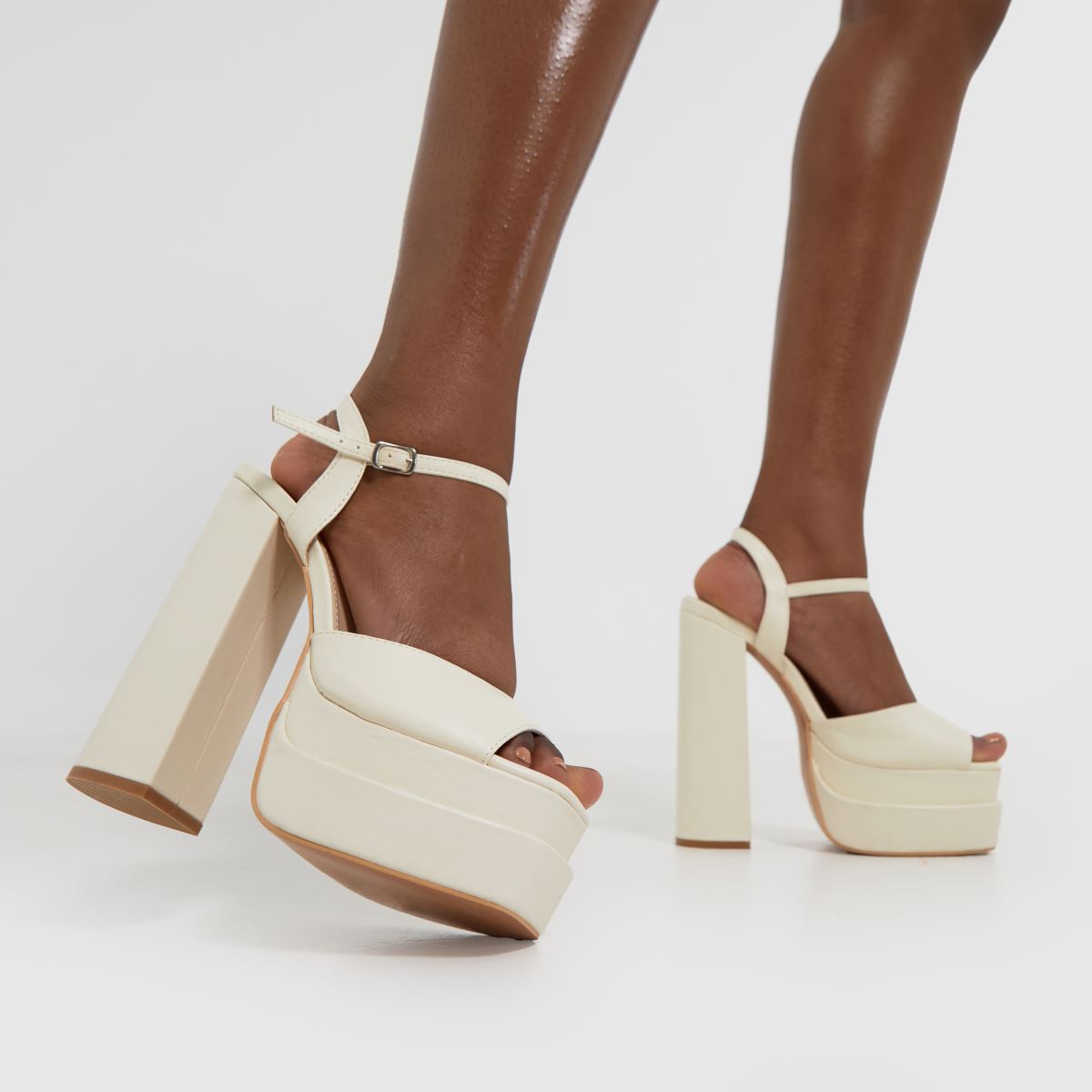 Schuh Shay – Vita höga klackar med platåmönster