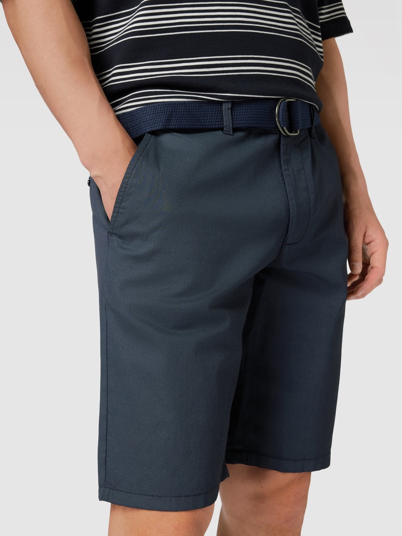 Bermudas mit Stoffgürtel in marineblau