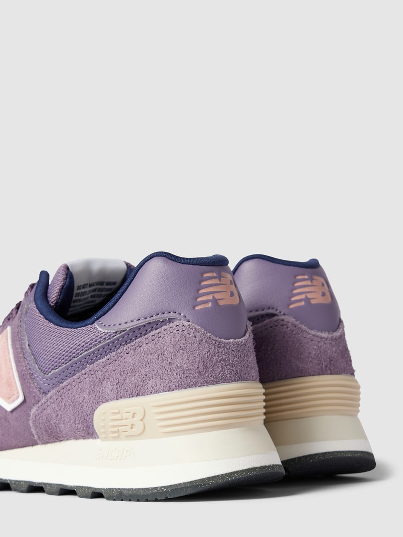 Sneaker mit Label-Details in lila
