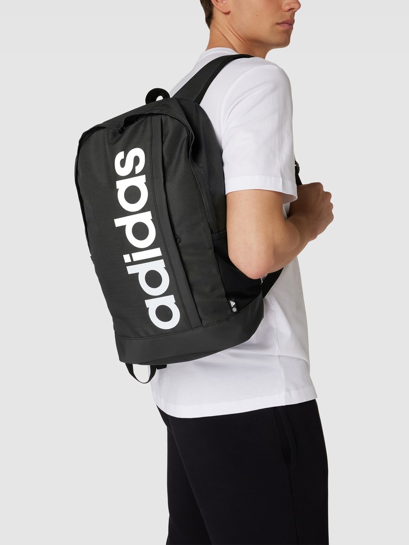 Rucksack mit Label-Print in schwarz