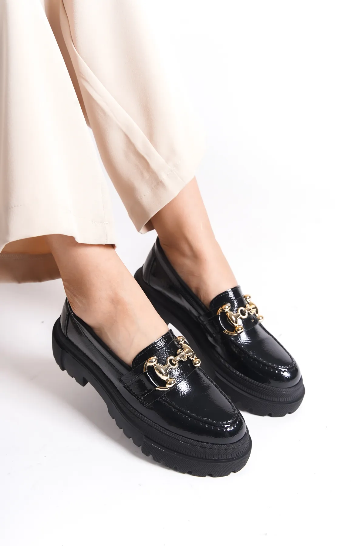 Capone Outfitters  Damen-Loafer mit ovaler Zehenpartie und Metallschnalle mit Trak-Sohle